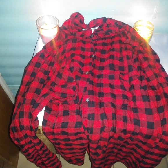 A black and red flannel - Picture 2 of 2